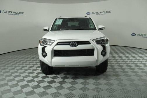Photo 4 of 19 of 2022 Toyota 4Runner SR5 Premium