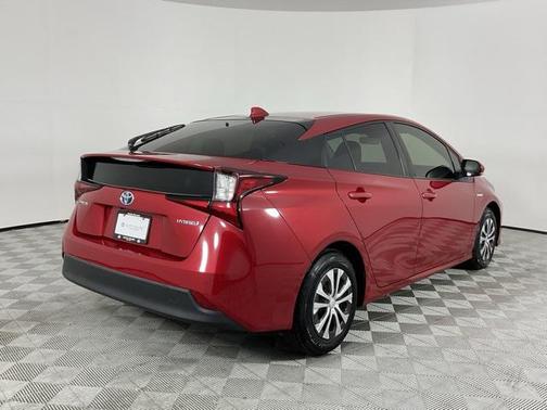 2022 Toyota Prius LE