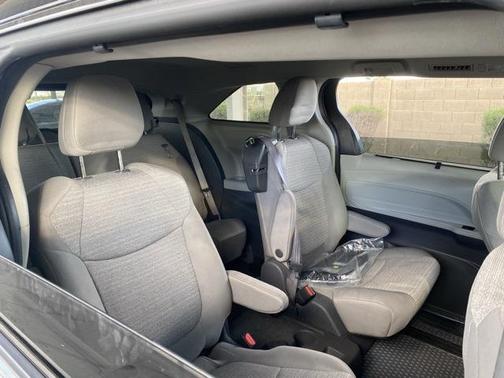 2021 Toyota Sienna LE