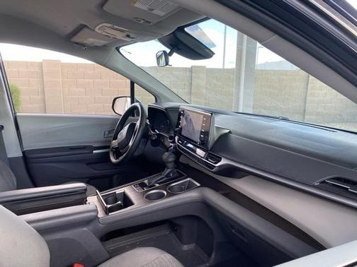 2021 Toyota Sienna LE