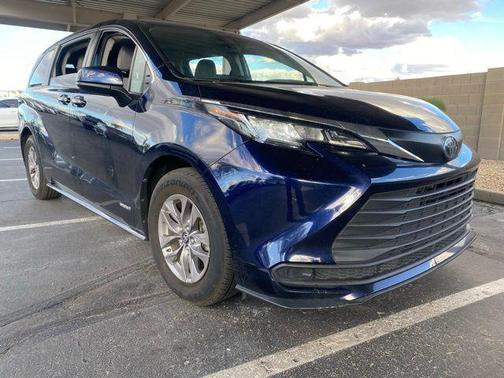 2021 Toyota Sienna LE