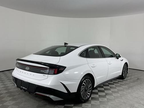 2024 Hyundai SONATA Hybrid SE