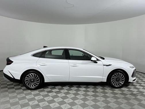 2024 Hyundai SONATA Hybrid SE