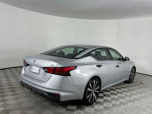 2021 Nissan Altima SR FWD