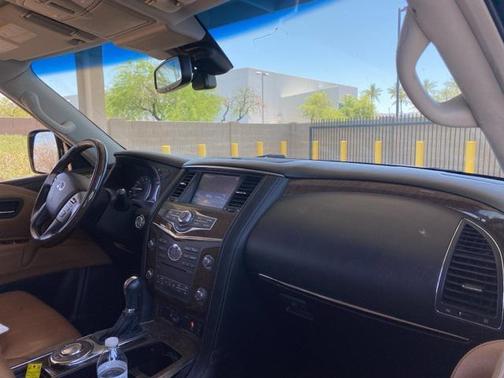 2017 INFINITI QX80 Signature Edition