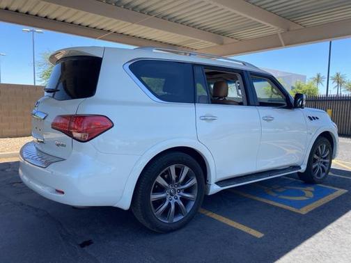 2017 INFINITI QX80 Signature Edition