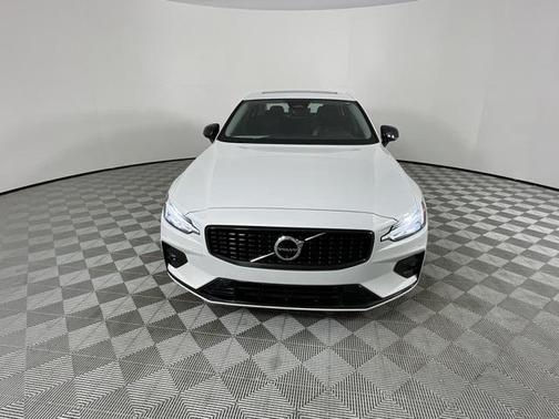 2024 Volvo S60 B5 Plus Dark Theme