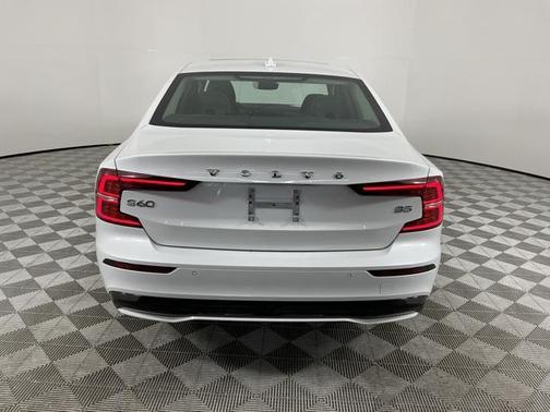 2024 Volvo S60 B5 Plus Dark Theme
