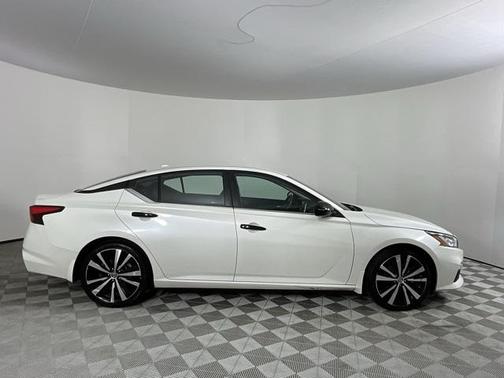 2020 Nissan Altima SR FWD