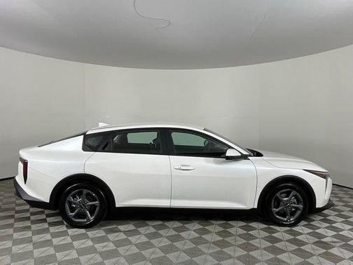 Snow White Pearl 2025 Kia K4 LXS