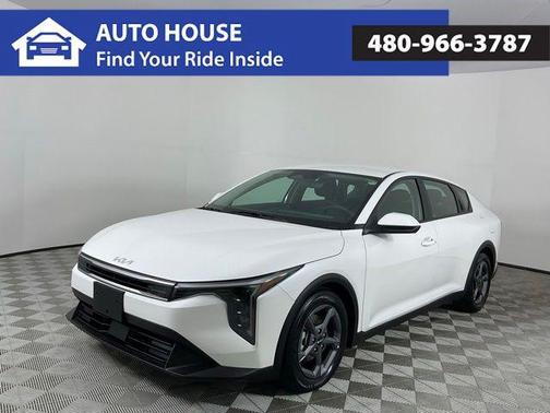 Snow White Pearl 2025 Kia K4 LXS