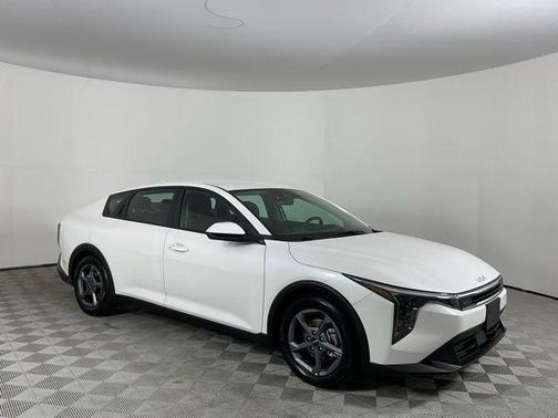 Snow White Pearl 2025 Kia K4 LXS