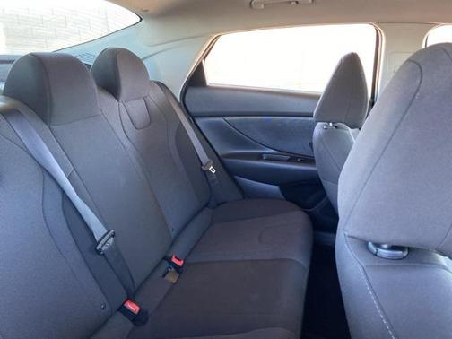 2024 Hyundai ELANTRA SE