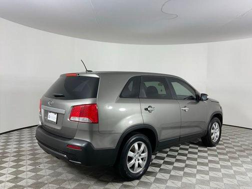 Titanium Silver 2013 Kia Sorento LX
