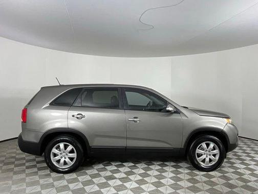 Titanium Silver 2013 Kia Sorento LX