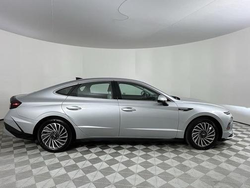 2024 Hyundai SONATA Hybrid SE