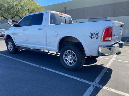 2017 RAM 2500 Laramie Crew Cab 4x4 6'4' Box