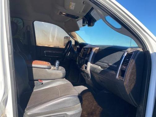 2017 RAM 2500 Laramie Crew Cab 4x4 6'4' Box