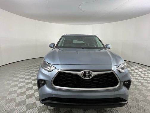 Gray 2023 Toyota Highlander XLE
