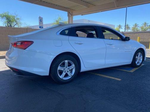 Summit White 2023 Chevrolet Malibu FWD 1LT