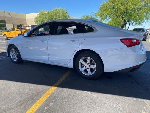 Summit White 2023 Chevrolet Malibu FWD 1LT