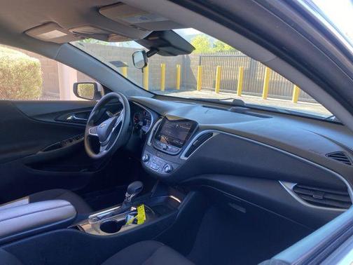 Summit White 2023 Chevrolet Malibu FWD 1LT