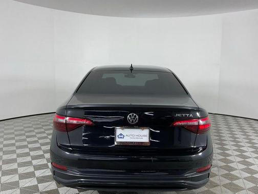 Deep Black Pearl 2024 Volkswagen Jetta 1.5T SE