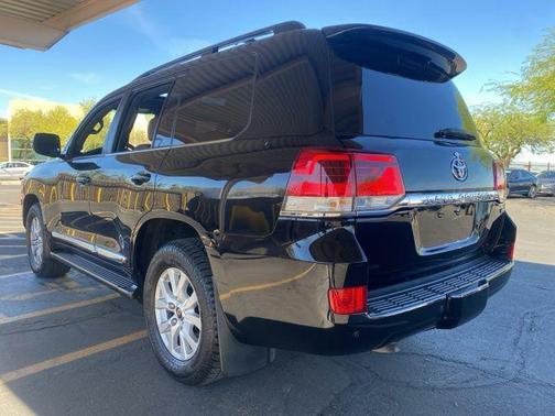 2016 Toyota Land Cruiser Base