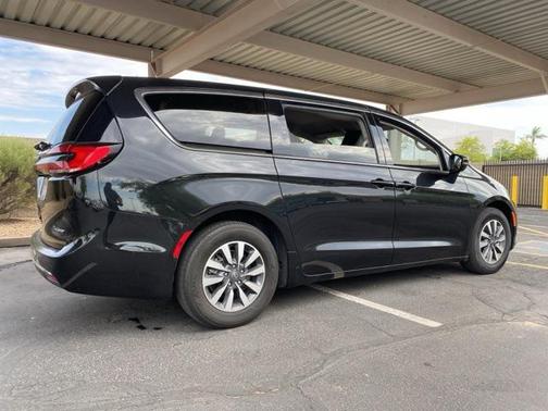 2023 Chrysler Pacifica Hybrid Touring L