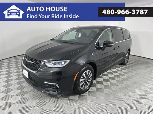 2023 Chrysler Pacifica Hybrid Touring L