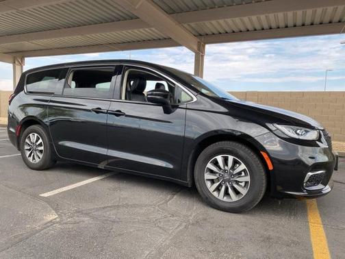 2023 Chrysler Pacifica Hybrid Touring L