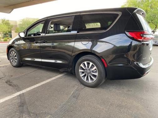 2023 Chrysler Pacifica Hybrid Touring L