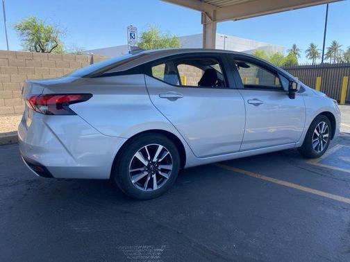 Brilliant Silver Metallic 2025 Nissan Versa 1.6 SV
