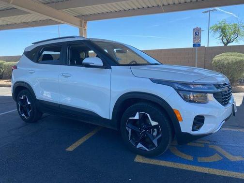 Snow White Pearl 2025 Kia Seltos S