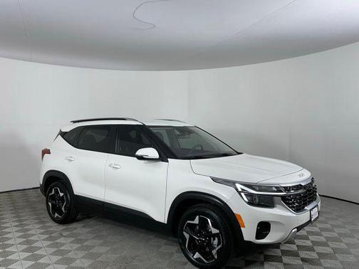 Snow White Pearl 2025 Kia Seltos S