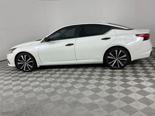Pearl White Tricoat 2022 Nissan Altima SR VC-Turbo FWD