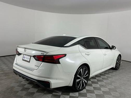 2022 Nissan Altima SR VC-Turbo FWD