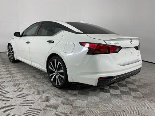 Pearl White Tricoat 2022 Nissan Altima SR VC-Turbo FWD