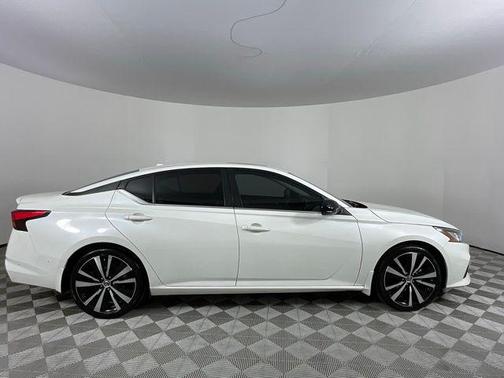2022 Nissan Altima SR VC-Turbo FWD