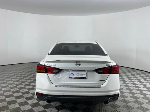 Pearl White Tricoat 2022 Nissan Altima 2.0 SR