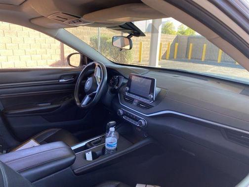 2022 Nissan Altima SR VC-Turbo FWD