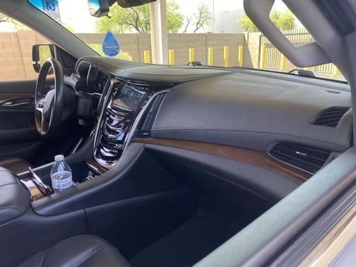2018 Cadillac Escalade Luxury