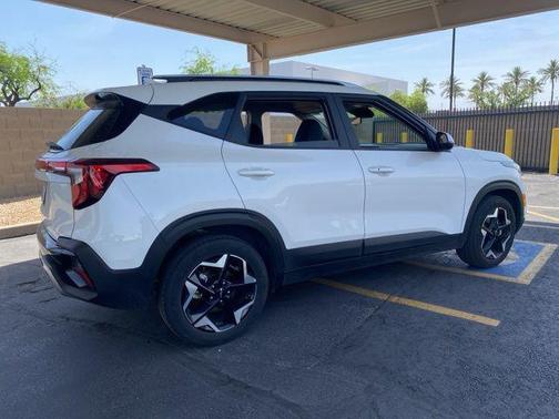 Snow White Pearl 2025 Kia Seltos S