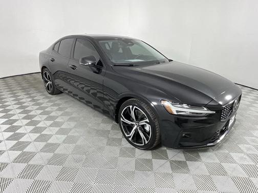 2024 Volvo S60 B5 Plus Dark Theme