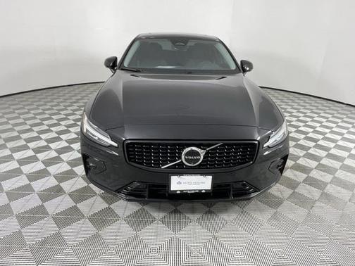 2024 Volvo S60 B5 Plus Dark Theme