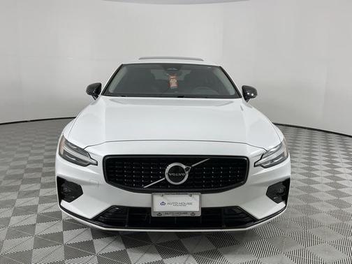2024 Volvo S60 B5 Core Dark Theme