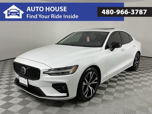 2024 Volvo S60 B5 Core Dark Theme