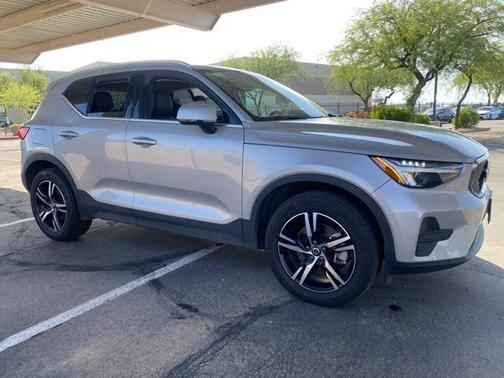 2024 Volvo XC40 B5 Core Bright Theme
