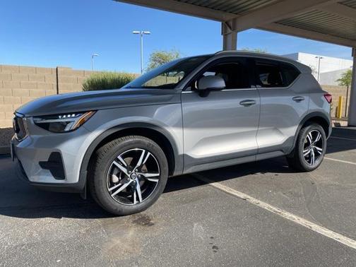 2024 Volvo XC40 B5 Core Bright Theme