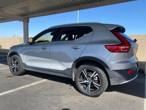 2024 Volvo XC40 B5 Core Bright Theme